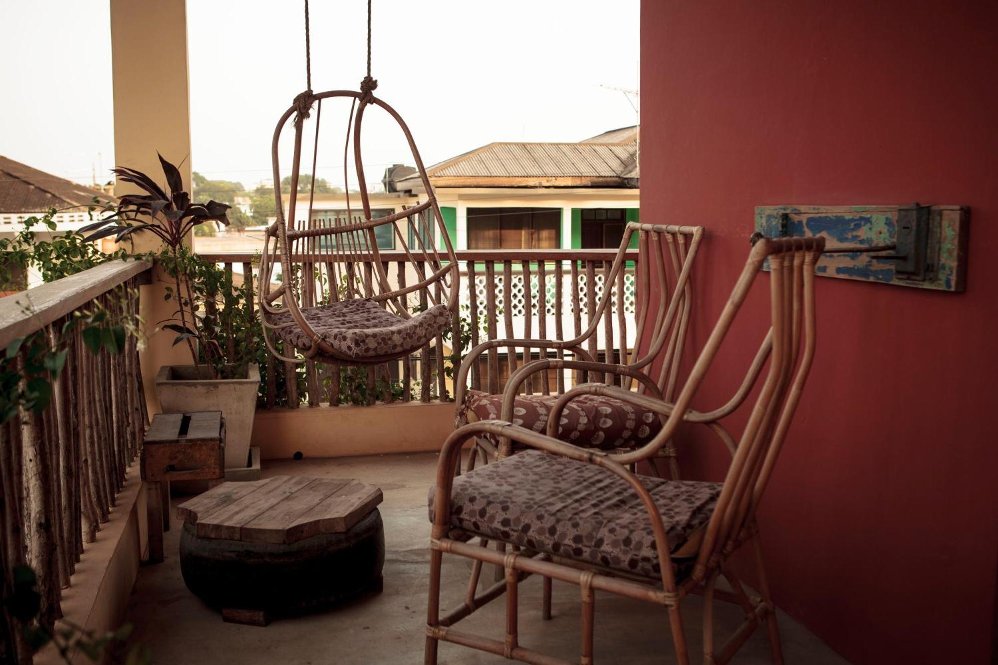 Somewhere Nice Hostel Accra Exterior photo