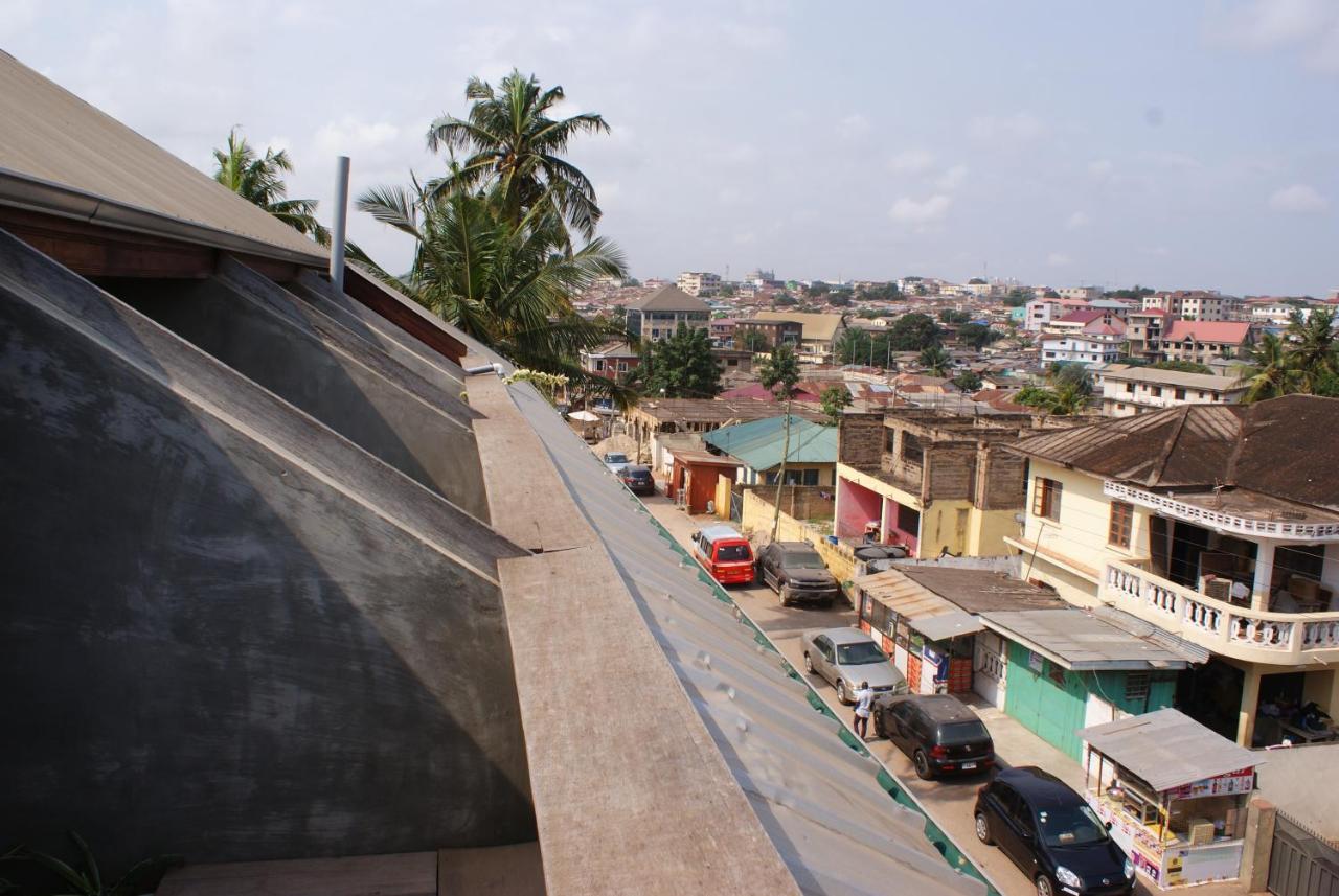 Somewhere Nice Hostel Accra Room photo