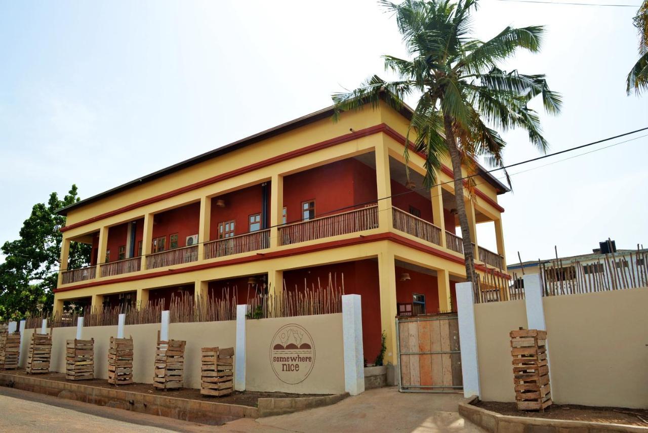 Somewhere Nice Hostel Accra Exterior photo